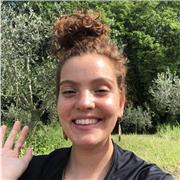 Laureata in Traduzione ed Interpretazione impartisce lezioni per bambini, ragazzi e adulti